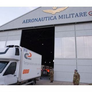 Arrivato il primo carico del vaccino AstraZeneca