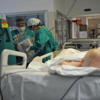 Coronavirus, nei primi 105 deceduti età media 81 anni