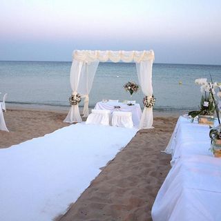 Covid, ecco le nuove regole per matrimoni e discoteche