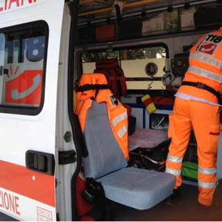 Muore a 41 anni finendo con l'auto in un canale