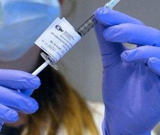 Covid, due italiani su tre pronti a vaccinarsi