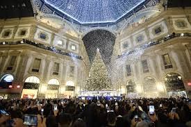 Milano: fino al 6 gennaio ingressi contingentati in galleria Vittorio Emanuele, più controlli in bar e strade