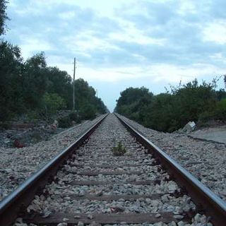 Muore travolto dal treno, era un giovane laureato al quale è stato negato il permesso di soggiorno