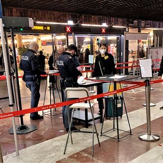 Esodo, autostrade, stazioni e aeroporti blindati