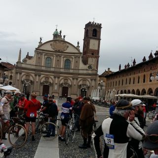 Vigevano: 300 appassionati ciclisti per la Ducale Ciclostorica