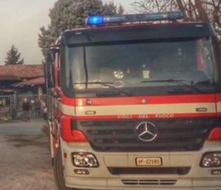 Corbetta: incendio al campo rom di Soriano, in fiamme una roulotte