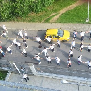 Vigevano: flashmob dell'associazione Angeli Colorati per ringraziare tutto il personale dell’istituto clinico Beato Matteo impegnato nella lotta al Covid-19