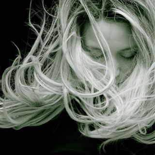 Routine di bellezza: integrare lo shampoo anticaduta nella cura quotidiana