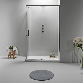 Arredo bagno e nuove tendenze: come cambiano gli stili e dove acquistare in sicurezza