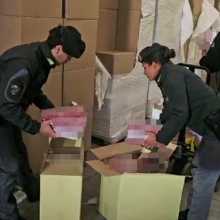 Scoperti tra Pavia e Milano due opifici per la produzione di sigarette contraffatte