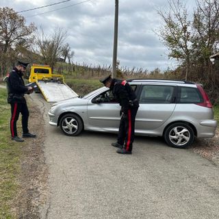 Mezzanino, fugge con l'auto dopo l'alt dei carabinieri: denunciato automobilista 48enne