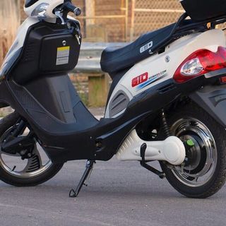 Abbiategrasso, causano incidente in sella a motorino rubato. Fermato clandestino