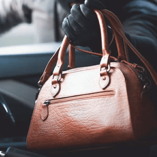 Boffalora sopra Ticino: rubano la borsa dall’auto, indagini in corso