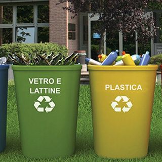 Distribuzione dei sacchetti per la raccolta rifiuti nel comune di Gambolò