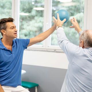 Lesioni spinali, "dopo i 70 anni il corpo recupera più di quanto si creda ma servono nuovi percorsi riabilitativi"