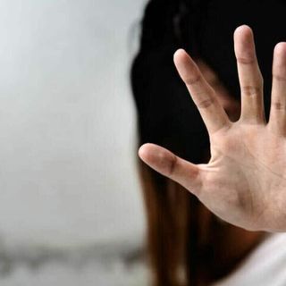 Pavia, ammette la violenza su 19enne e aggredisce poliziotta