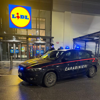 Garlasco, tentano di fare la spesa senza pagare: due persone denunciate dai carabinieri