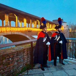 Pavia, per le festività natalizie i Carabinieri in Grande Uniforme Storica per rafforzare i controlli in centro