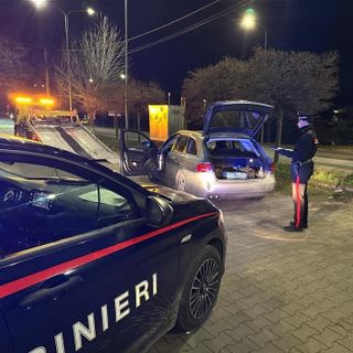 Oltrepò, sorpresi in auto con una mazza da baseball e guida sotto l’influenza dell’alcool. Due persone denunciate