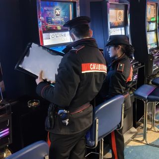 Controlli dei carabinieri sul territorio provinciale per la prevenzione del gioco d'azzardo: chiusi tre esercizi, scattano sanzioni per 150mila euro
