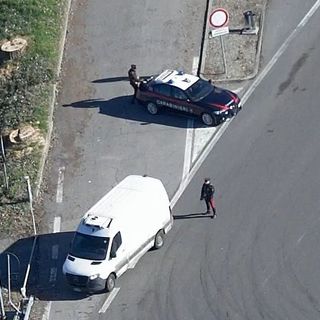 Prova a fuggire nei campi, arrestato dai Carabinieri un 22enne condannato per rapina