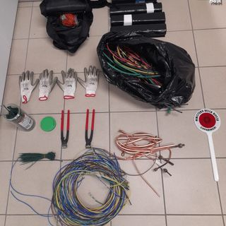 Siziano, sopresi dai Carabinieri mentre rubano rame. Due arresti
