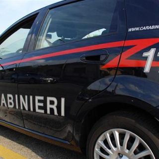 Mortara: infrange i vetri delle porte della palestra comunale e di un’auto in sosta, 23enne arrestato dai Carabinieri