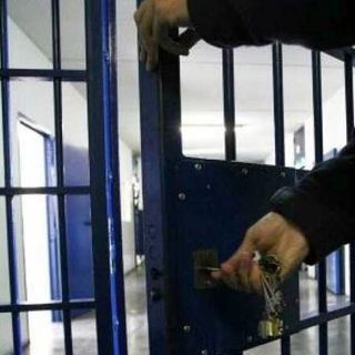 Carceri: Sappe, detenuto morde agente durante udienza a Pavia