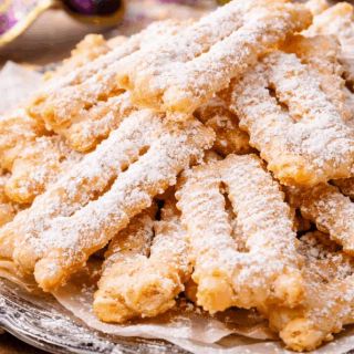 Comune Casorate Primo spende 30 euro per le chiacchiere di Carnevale, "danno erariale"