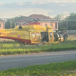 Corbetta, incidente in via San Sebastiano: coinvolta donna in monopattino elitrasportata a Varese Corbetta, incidente in via San Sebastiano: coinvolta donna in monopattino elitrasportata a Varese