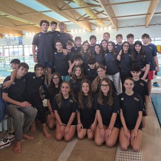 Nella foto: gli atleti dell’H2Sport alla gara sociale della Nuotatori Milanesi