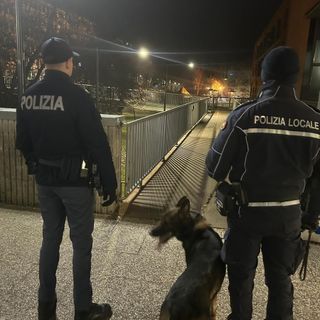 Servizio straordinario di controllo del territorio in centro a Pavia: sequestrata una dose di hashish e denunciata una persona in possesso di un martelletto frangivetro
