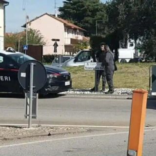 Corbetta: incidente alla rotonda sulla statale 11, uomo in ospedale con il codice giallo