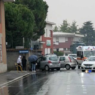 Magenta: scontro tra due auto in via Crivelli