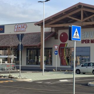 Magenta, domani riapre lo store Unieuro accanto all’Iper: nuova vita per l’area commerciale di via Leopardi