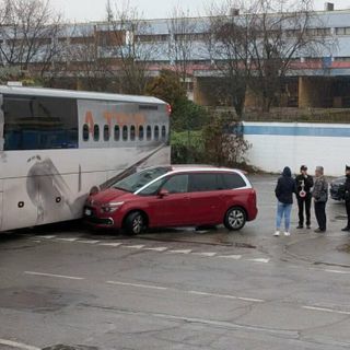 Magenta: urto tra un pullman e un’auto a Pontevecchio, nessun ferito