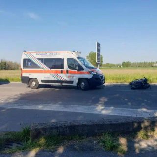 Robecco sul Naviglio: moto contro auto, grave incidente in via Magenta nel giorno di Pasqua