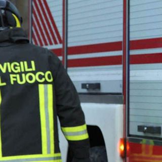 Nerviano, incendio in un'azienda dismessa: cinque operai ustionati