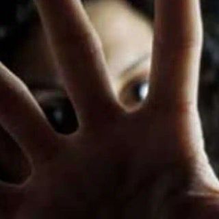 Cesano Boscone, minaccia di morte la compagna e le sfascia la porta di casa: arrestato