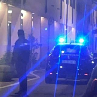 Magenta: canna fumaria in fiamme in via Volta, vigili del fuoco al lavoro