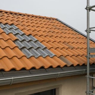 Dalla ristrutturazione agli interventi su edifici esistenti: perché le tegole portoghesi in vetro sono sempre più richieste