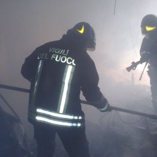 Brucia un'azienda a Guazzora, ingenti i danni