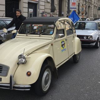 A Milano il flash mob del PPA per celebrare la passione per le auto “maggiorenni”