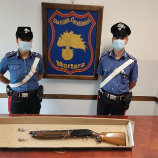 Mortara: trovato con un fucile rubato nel bagagliaio dopo un incidente stradale, in manette un 24enne