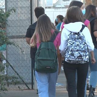 Via libera ai test rapidi Covid nelle scuole