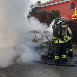 Stradella: incendio distrugge un auto in via san Lodovico