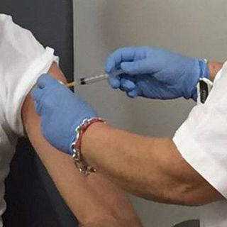 Covid, il vaccino di Oxford induce una forte risposta immunitaria