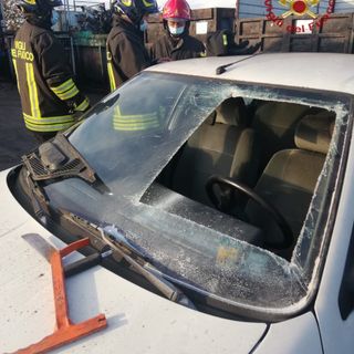 Oltrepò: i vigili del fuoco simulano le tecniche di intervento durante un incidente stradale