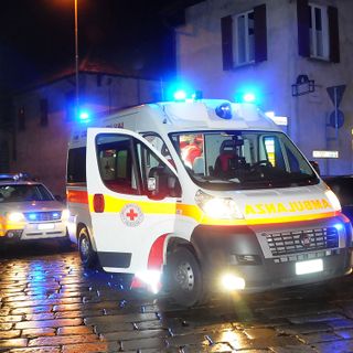 Sannazzaro: Scontro auto-moto in via Pavia, tre feriti