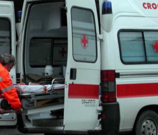 Pavese: frontale fra auto e moto, gravissimo un motociclista